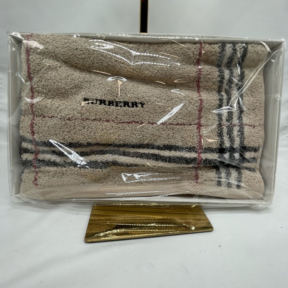 Burberry handtowel